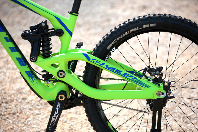 Detail zadní stavby