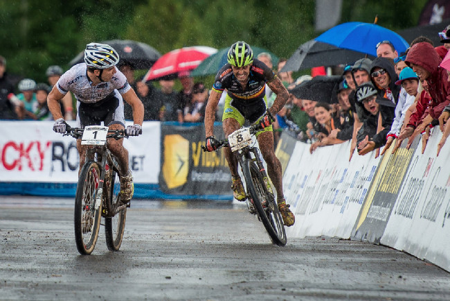 Nino Schurter a Jose Antonio Hermida