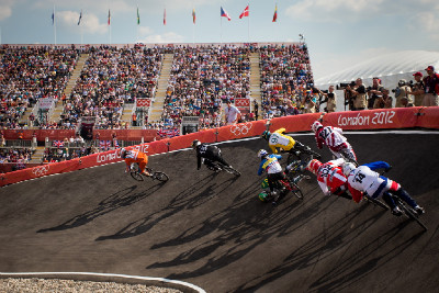 ostrá první zatáčka