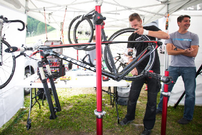 tady vzniká bike pro Kanaďanku Emily Batty