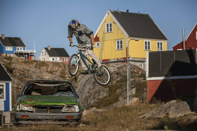Petr Kraus v Grónsku street v Sisimiutu