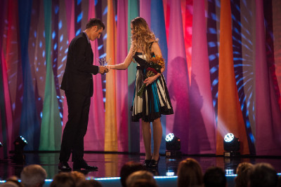 Jaroslav Kulhavý přebírá cenu za druhé místo