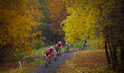 vedoucí skupina po startu elitního závodu
