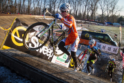 Vedoucí skupinka třiadvacítkářů