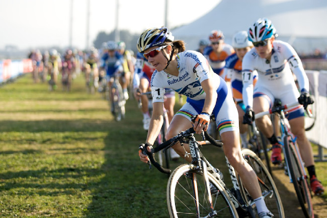 Marianne Vos si čelo závodu hlídala od samého začátku