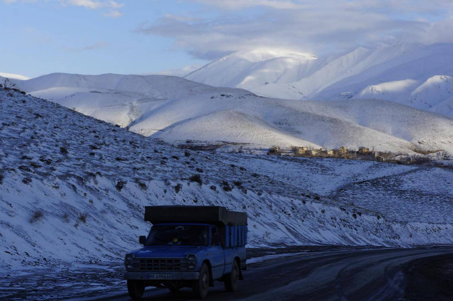 Pod Damavandem na cestě do Teheranu