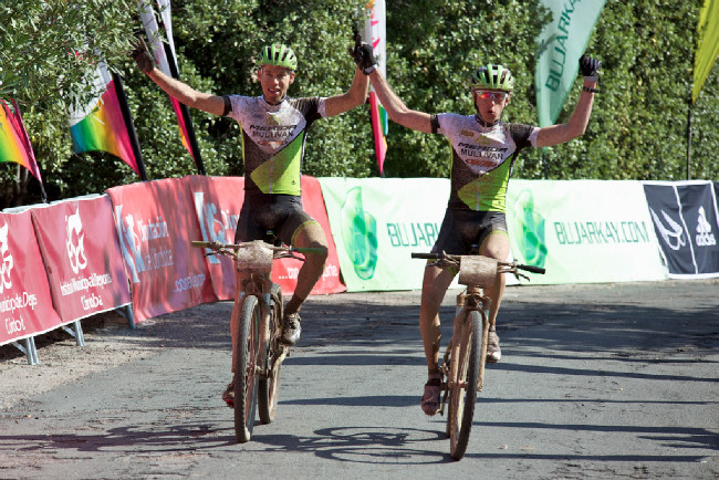 Ondřej Cink a Thomas Litscher vítězí v 1. etapě