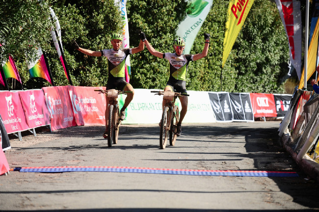 Ondřej Cink a Thomas Litscher vítězí v první etapě