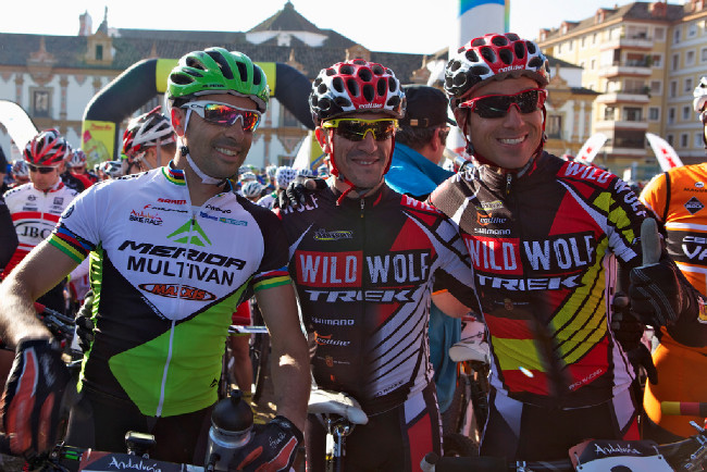 Jose A. Hermida se Španěly Colomou a Manteconem