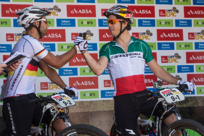 Manuel Fumic a Marco Fontana na startu prvního Cape Epicu