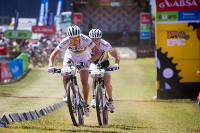 Nino Schurter a Florian Vogel začali zostra