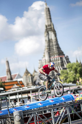 Petr Kraus v Bankoku