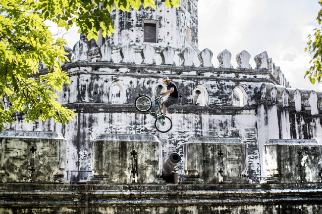 Petr Kraus v Bankoku