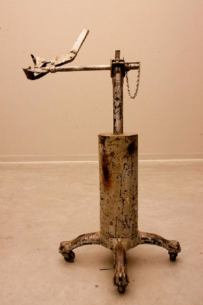 první stojan vůbec - vyroben s osy náklaďáku, kuchyňského stolu a hokejky...