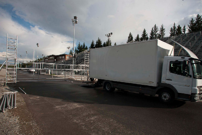 Vyrůstá prostor startu a cíle