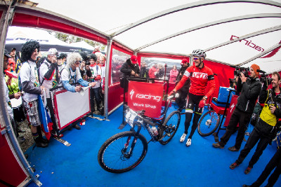 Jaroslav Kulhavý vyráží do boje