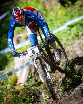 Absalon pilující technické pasáže