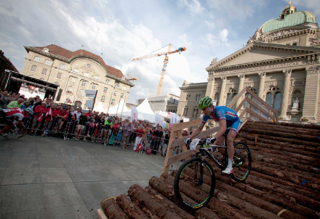 Cimbál honí Schurtera