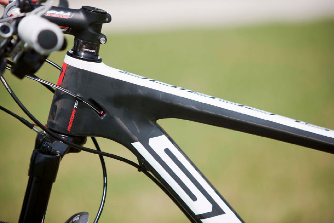 nové vstupy bovdenů do rámu