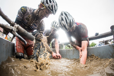 koupel třiadvacítkářů
