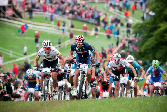 Nino Schurter a Julien Absalon 