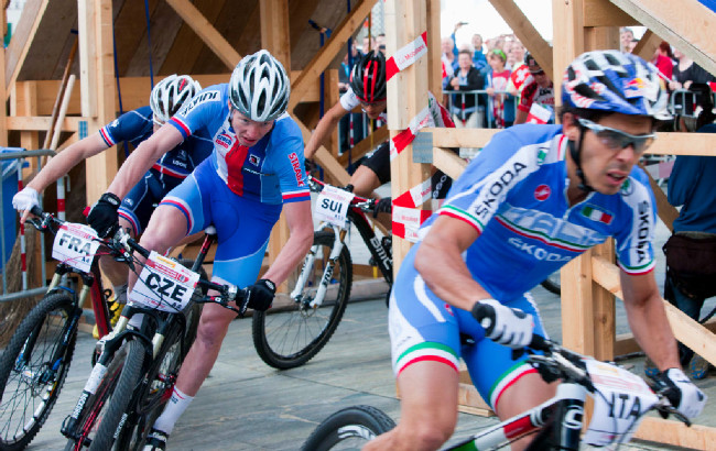 Jan Nesvadba se drží Fontany zuby nehty