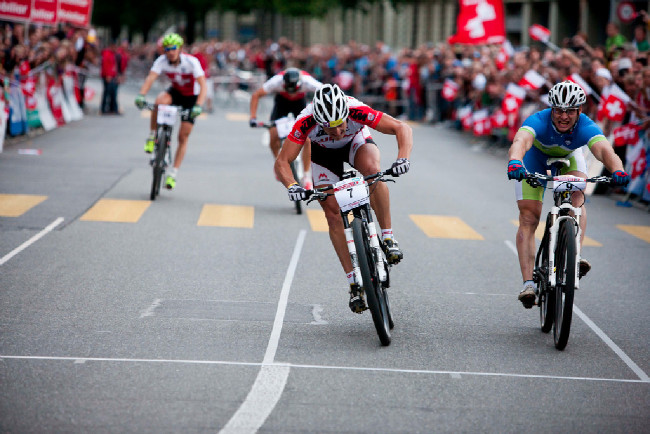 Daniel Federspiel těsně poráží Mihu Halzera