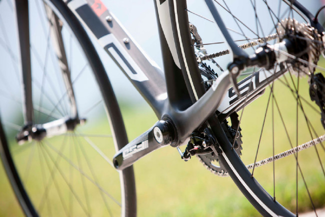 Superior Team Road Issue 2014 - brzdy uchyceny pod středem