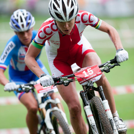 Maja Wloszczowska nastupuje k rozhodujícímu trháku v posledním kole