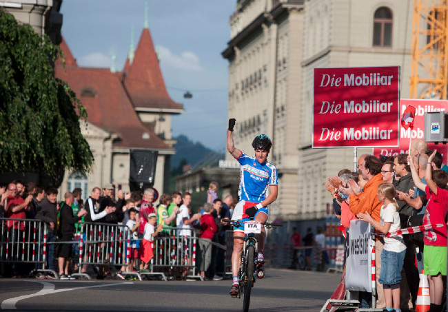 Gerhard Kerschbaumer dovezl Itálii bezpečně do cíle na prvním místě