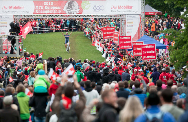 Julien Absalon v cíli jako čerstvý mistr Evropy