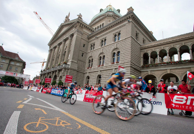 Budova parlamentu opět svědkem evropské cyklistiky