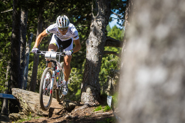 Nino Schurter si piloval asi nejtechničtější úsek stále dokola