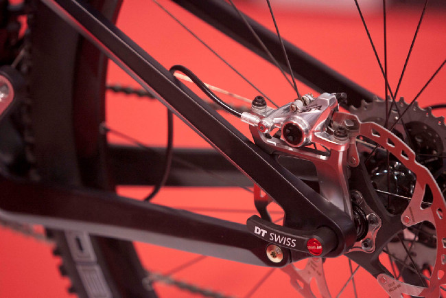 Detail uchycení zadní brzdy