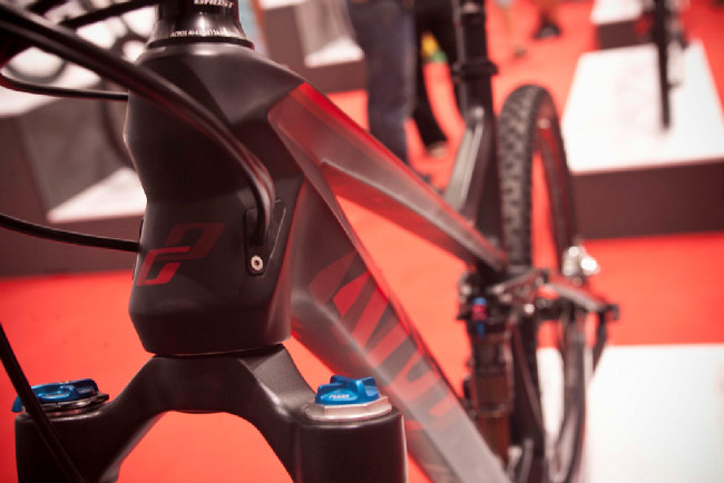 Krásná hlava Ghostu Riot