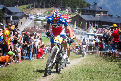 Absalon po problémech s vodítkem mocně stahoval