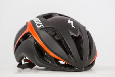 nová aerohelma Evade