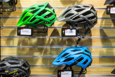 bikové přilby Vice a Tactic II