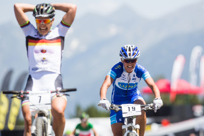 Sabine Spitz těsně vítězí před Katkou Nash