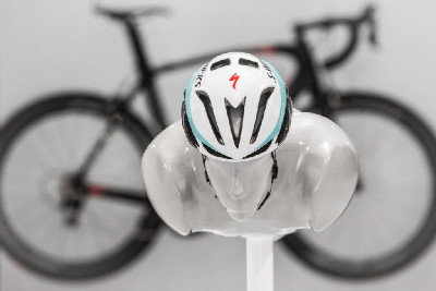 nová aerohelma Evade