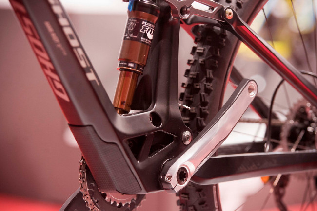 Detail uložení tlumiče