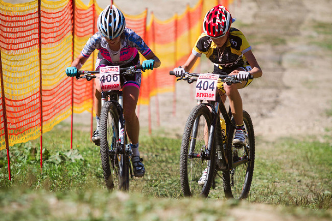 Natalia Krompets právě drtí Jitku Škarnitzlovou