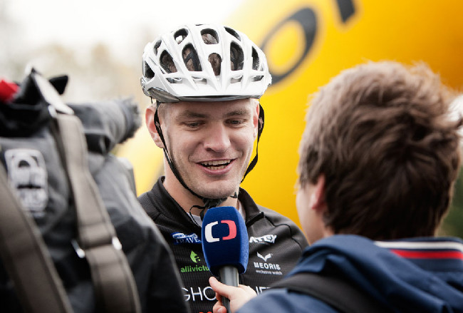 Ondřej Synek v zajetí novinářů