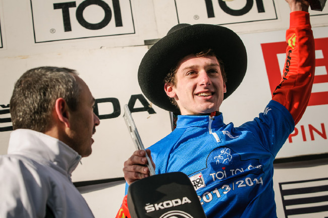 MCŘ v cyklokrosu, Loštice 2014: Tomáš Paprstka přebírá klíče od škodovky