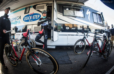 Zdeněk Štybar si vyráží naposledy před závodem projet trať