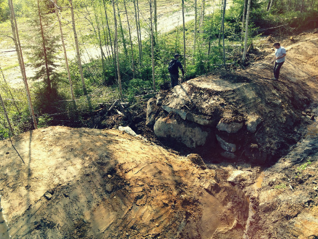 Tom Pro ve Švédsku při stavbě trailů