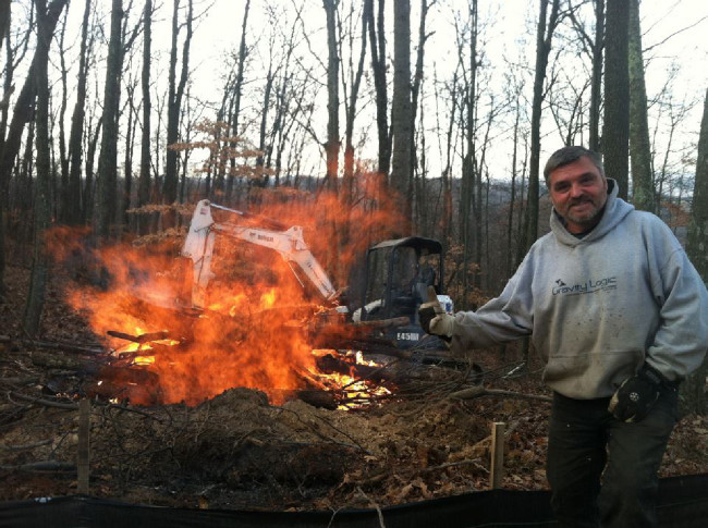 Tom Pro ve Švédsku při stavbě trailů 
