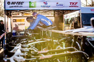 ranní přípravy v táboře českých reprezentantů