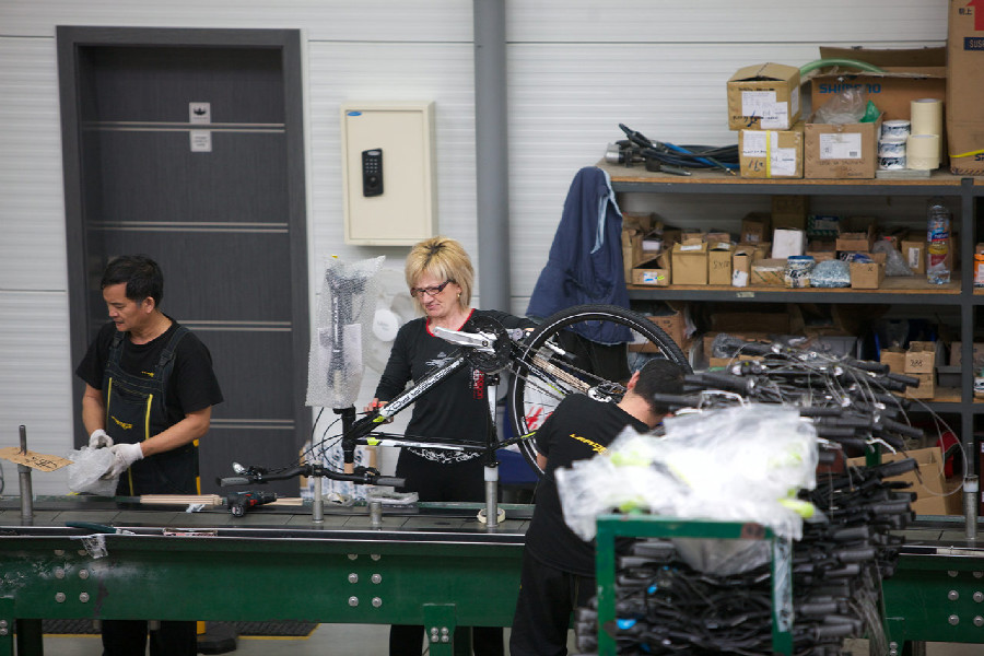 Na návštěvě v Leader Foxu - pásová výroba