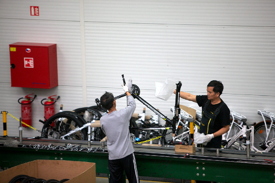 Na návštěvě v Leader Foxu - pásová výroba